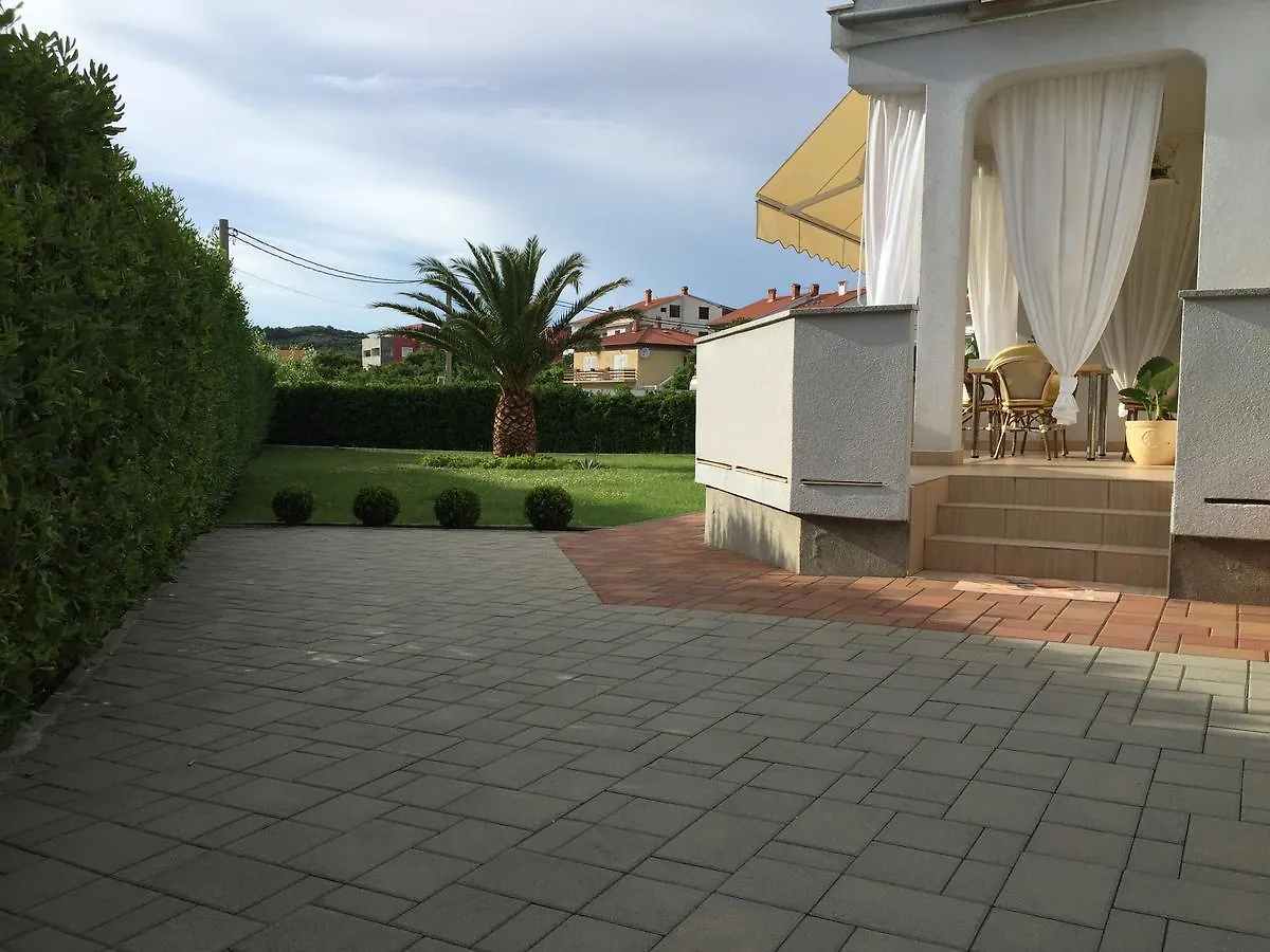 Apartment Natasa Palit Kroatien